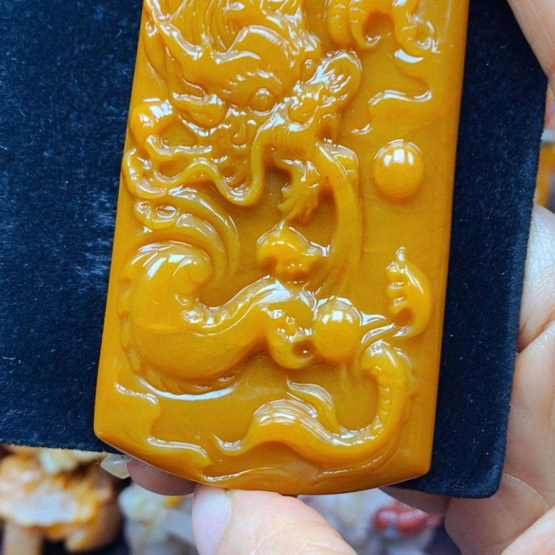 未镶嵌石英质玉（黄龙玉）颈饰