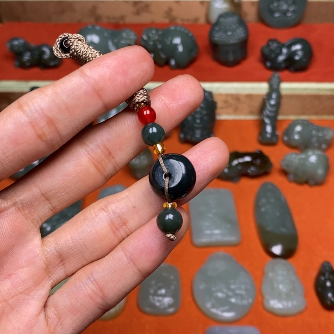 和田玉颈饰未镶嵌大*哥