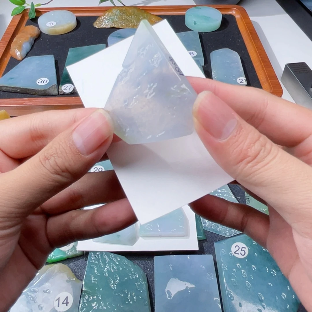 苏***晴定制翡翠未镶嵌挂件料