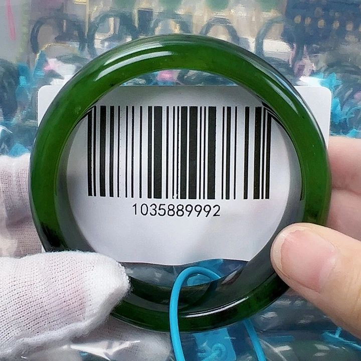 和田玉手镯未镶嵌用****2微瑕6162