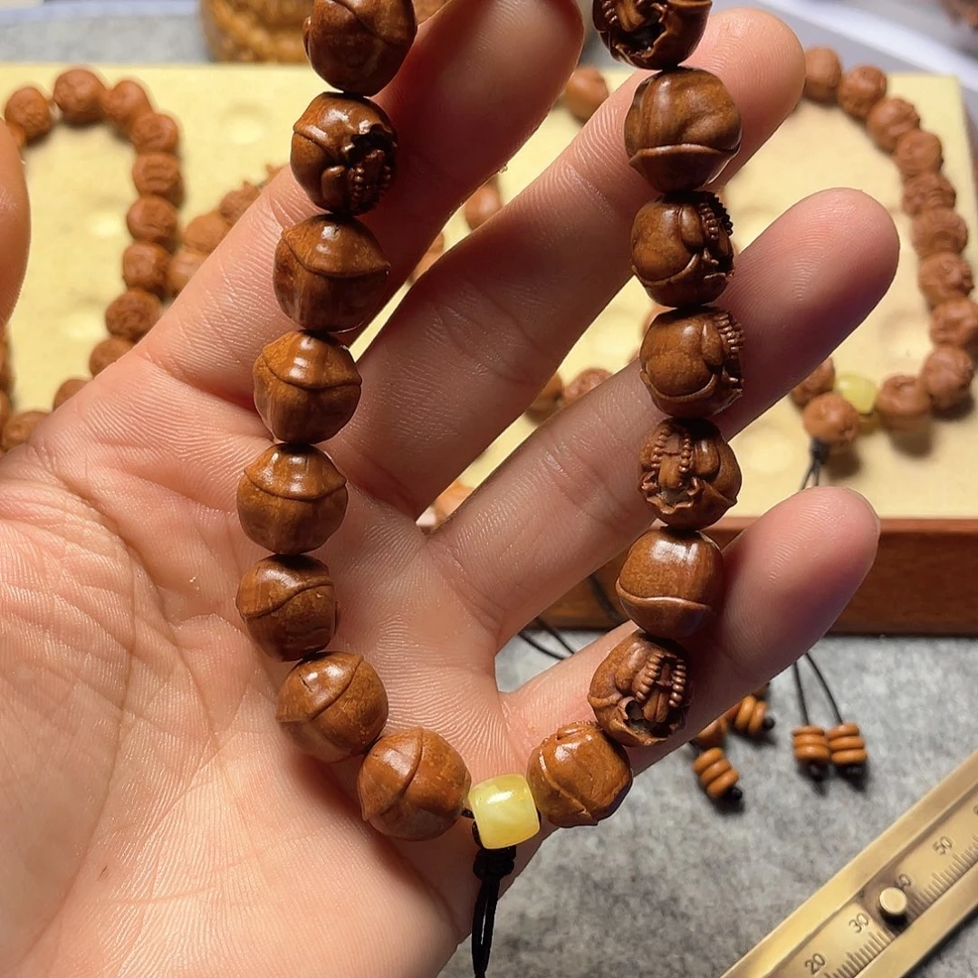 龙纹桃核雕刻镂空无相佛（色差）