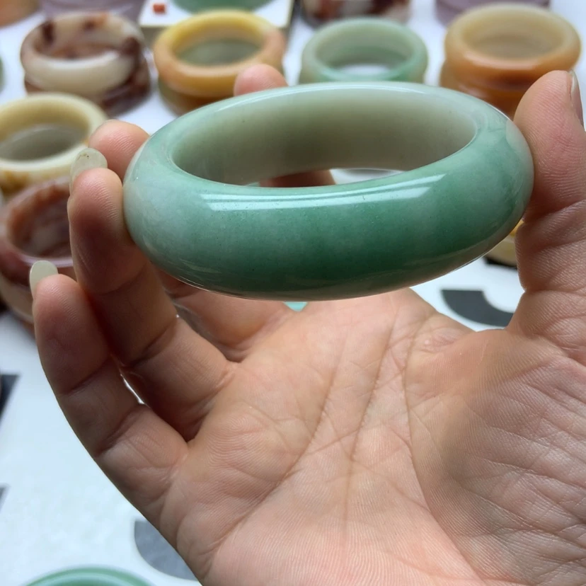 【闪购商品】未镶嵌手链石英岩玉南*