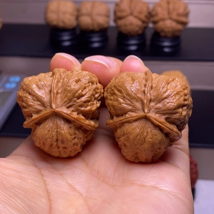 文玩核桃把件花开富贵三楞10