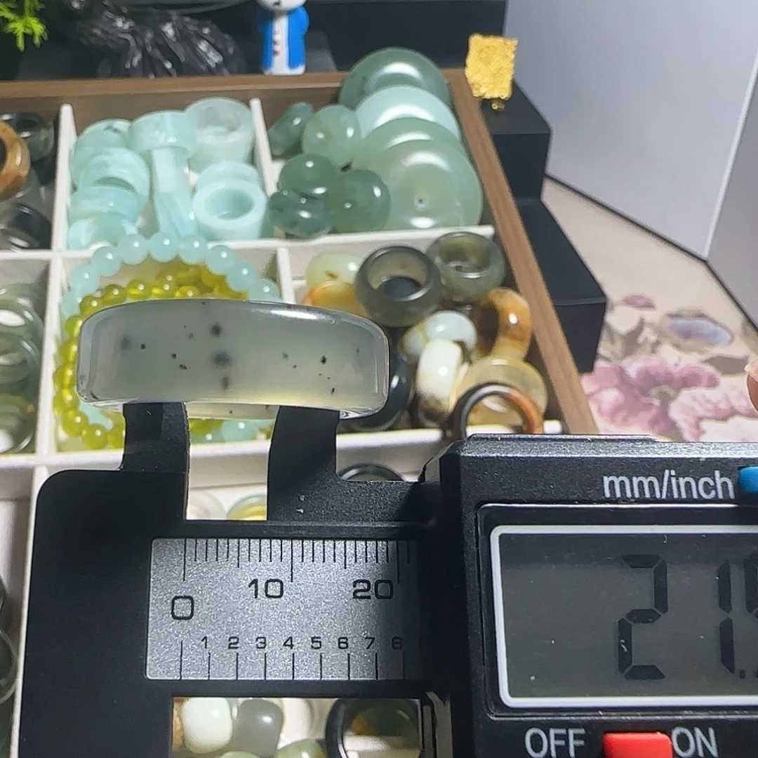 蛇纹石玉未镶嵌戒指微瑕1