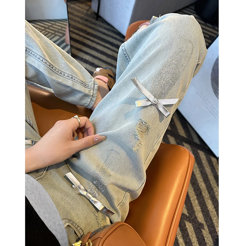 孕妇裤子春秋款2025新款时尚百搭遮肚显瘦破洞蝴蝶结牛仔孕妇长裤