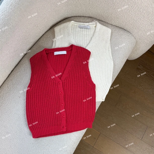 /D.X/2025春款『春日私语』单排扣简约百搭V领针织背心/DY6618