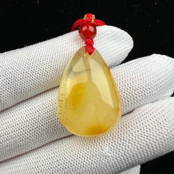 R1362天然蜜蜡 水滴吊坠 19X28mm 4.2克/T002
