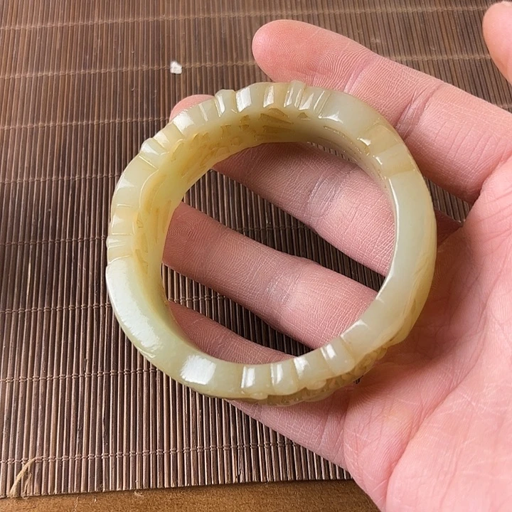 了***义和田玉未镶嵌挂件