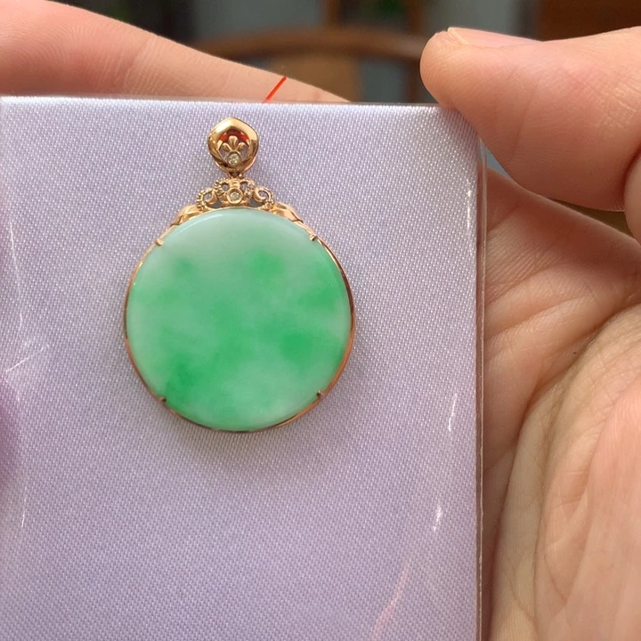 翡翠颈饰18K金镶嵌翡翠吊坠