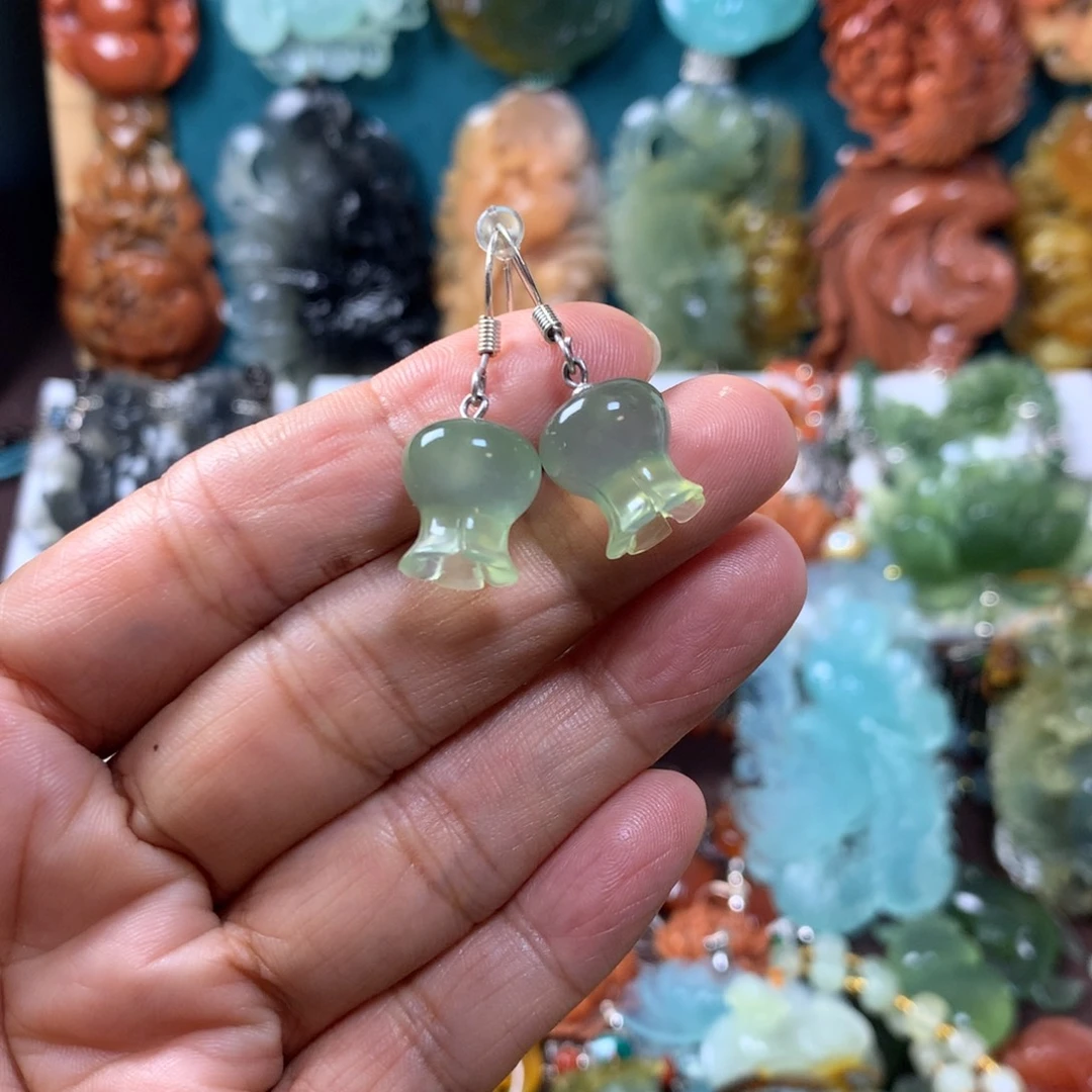 蛇纹石玉未镶嵌耳坠