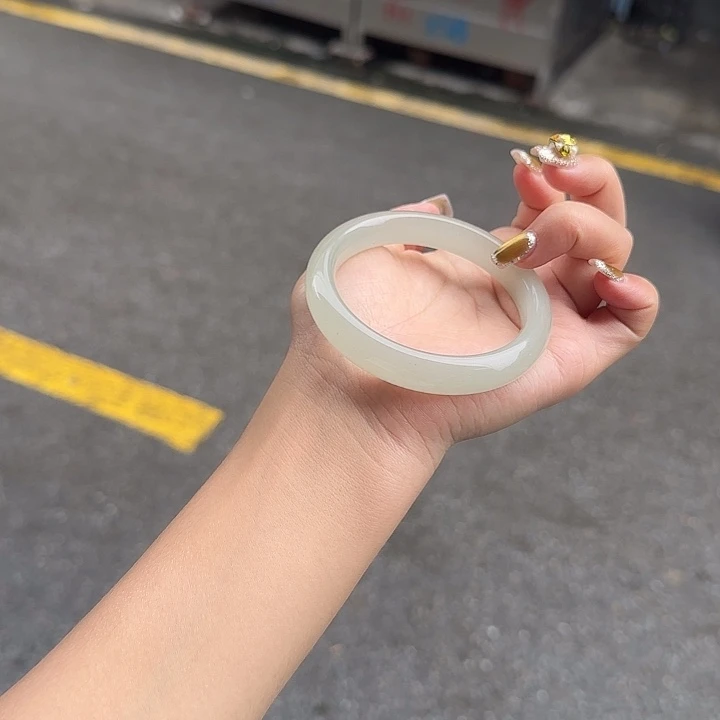 东陵石未镶嵌手镯