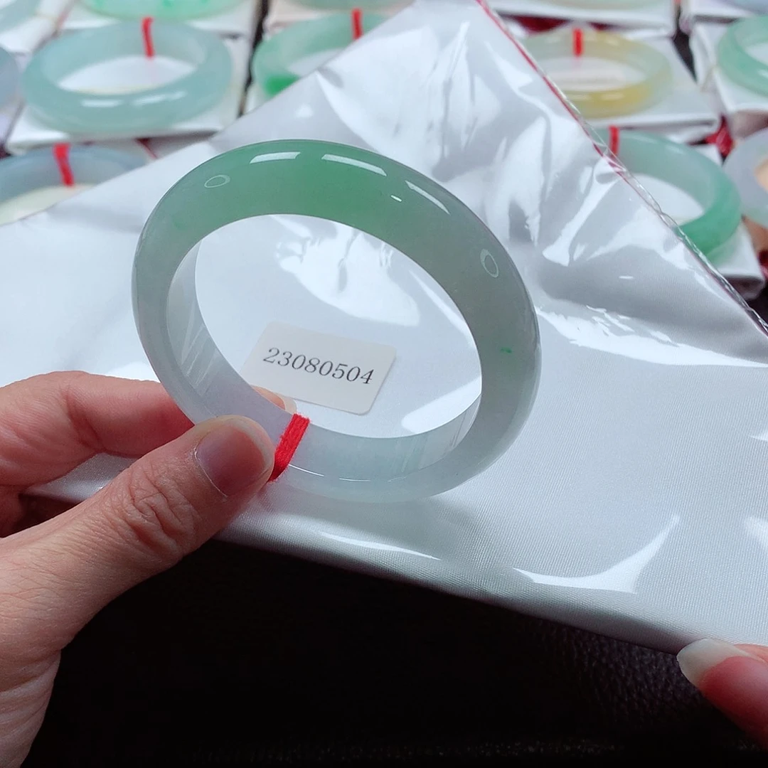 翡翠手镯未镶嵌天然A货翡翠手镯