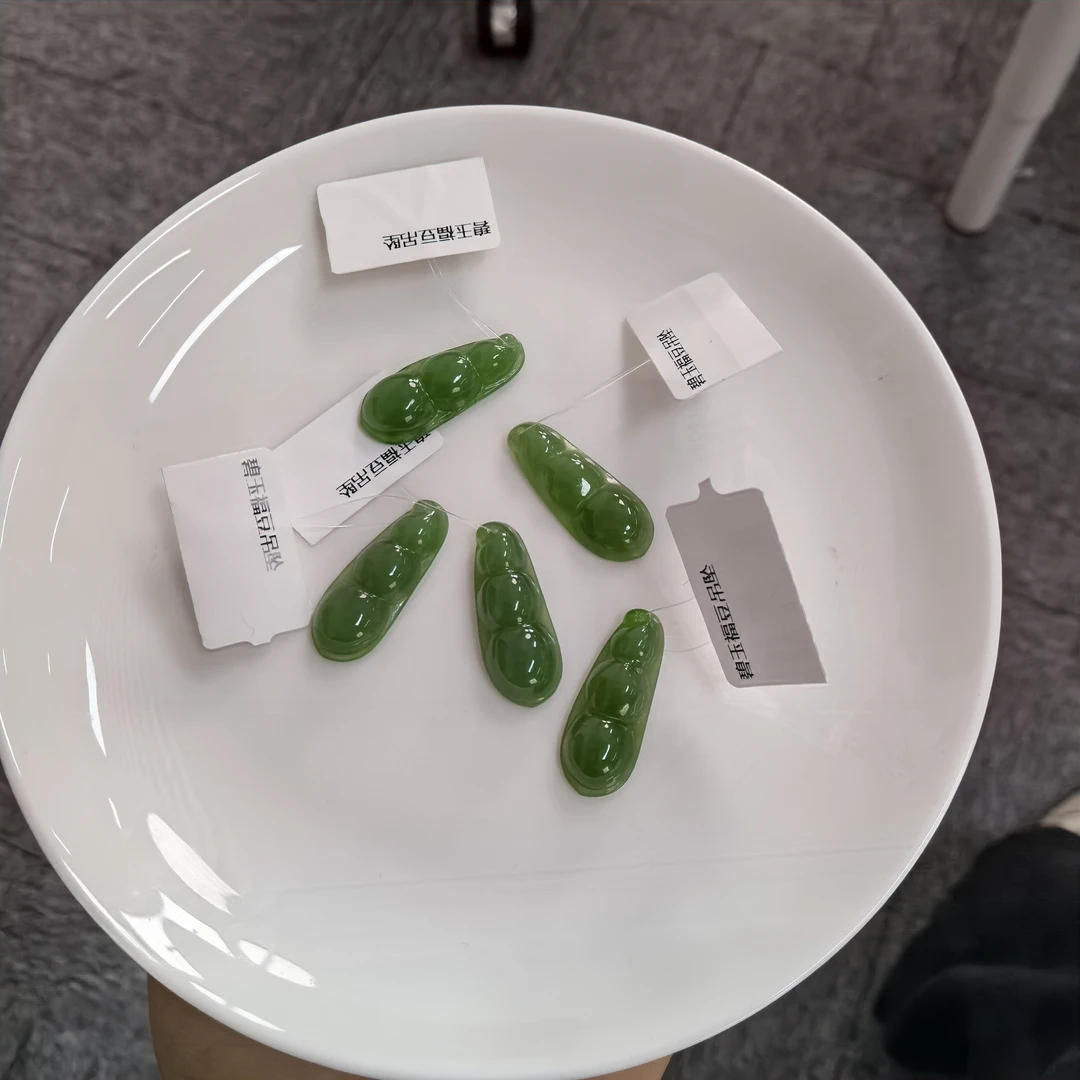 【珠宝厂长】约26*10mm碧玉福豆吊坠 多样性发一件