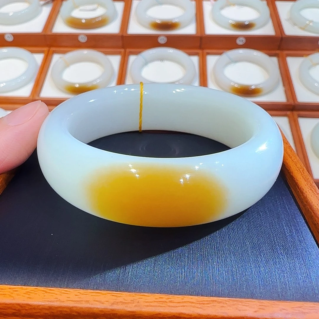 和田玉未镶嵌手镯且末轮胎一口金糖54 55 56