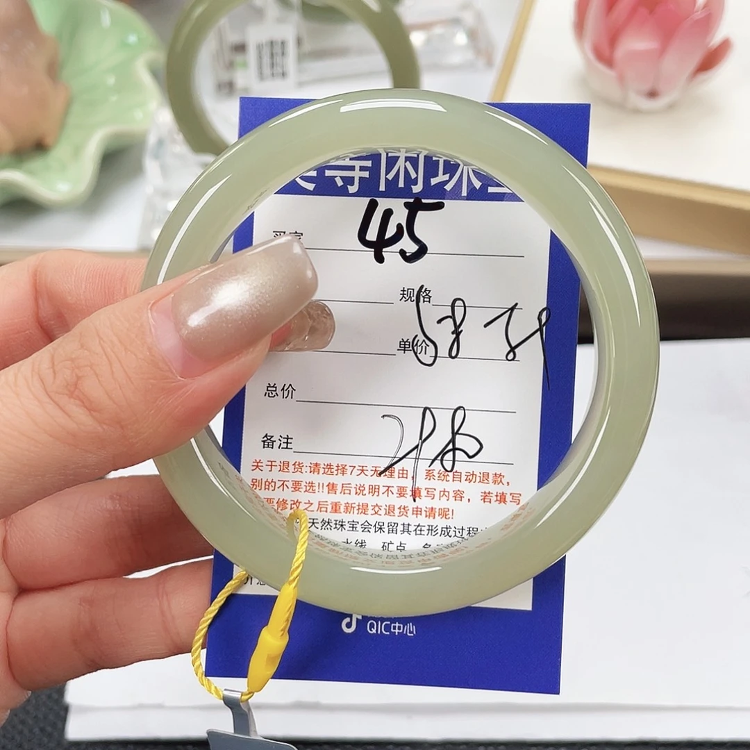 L***.和田玉未镶嵌手镯