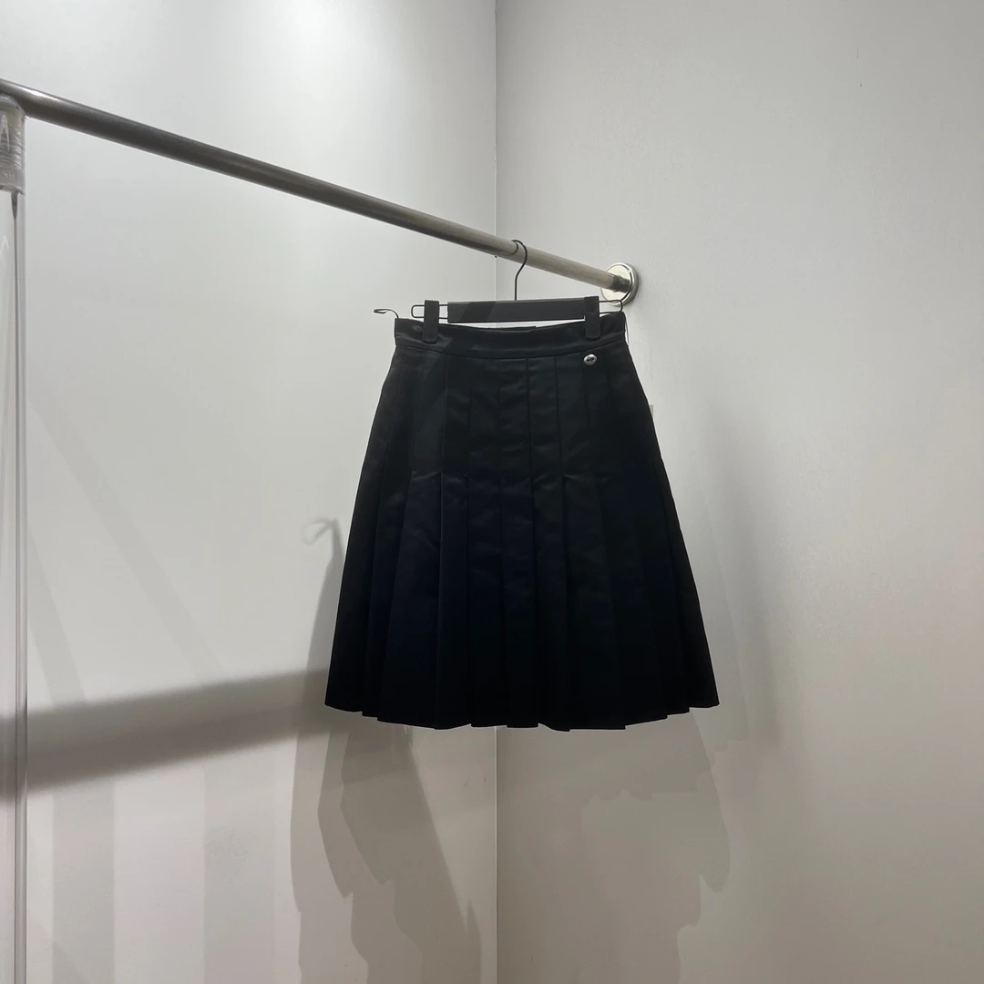 99新 Chanel/香奈儿 ss471/黑色缎面小logo百褶半身裙 34码 丝绸
