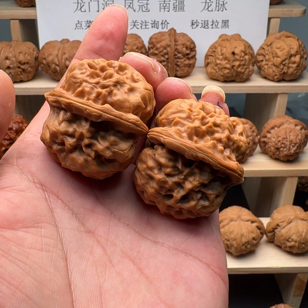 秦***闷吊坠文玩核桃核欢