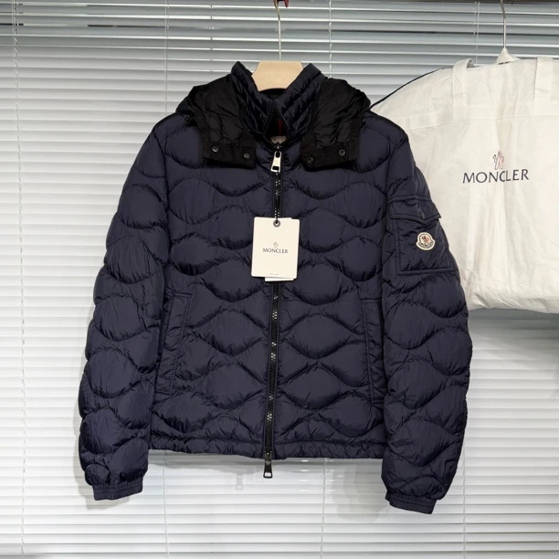 99新 MONCLER 蒙口Morandieres 菱形格 徽标logo 羽绒服 2码 a733