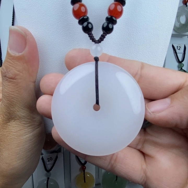 石英质玉未镶嵌颈饰