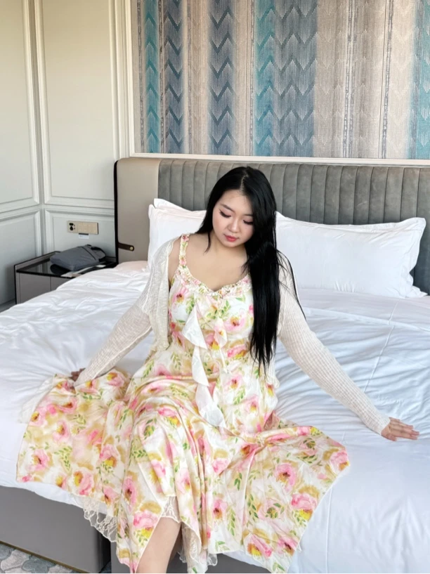 度假风蕾丝拼接碎花裙女2025春夏新款微胖大码荷叶边长裙