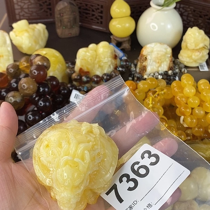 蜜蜡未镶嵌珠宝奇石
