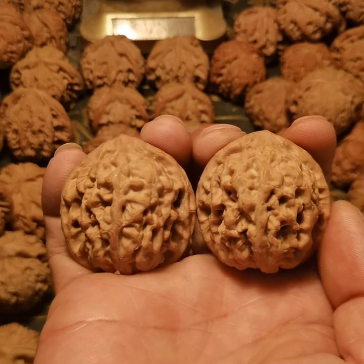 韩***记吊坠文玩核桃牡丹纹