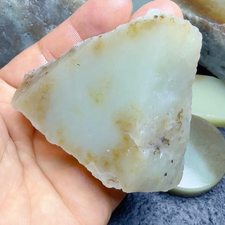 和田玉（糖玉）未镶嵌珠宝奇石