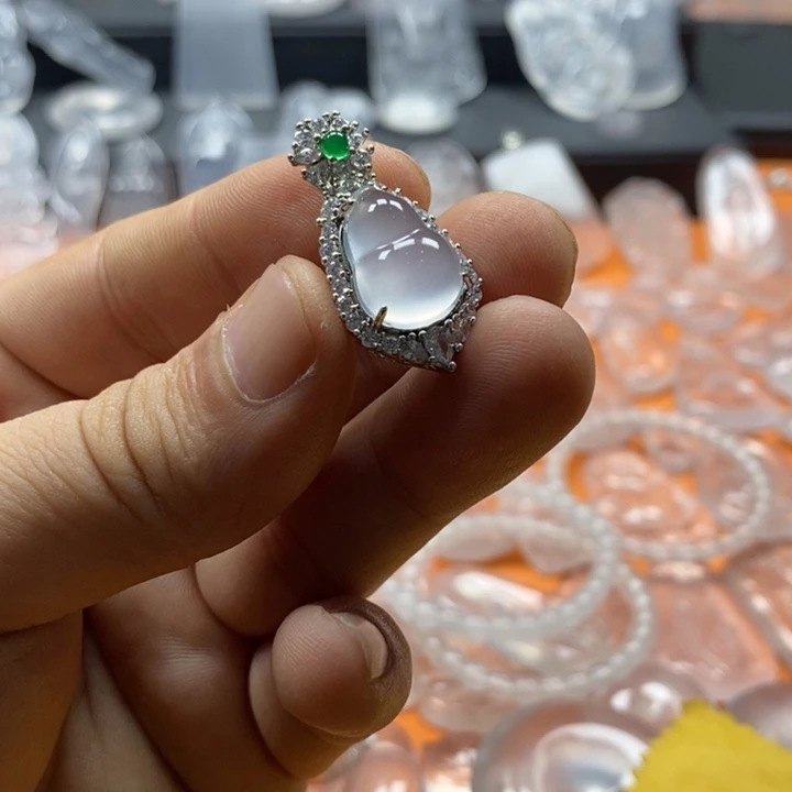 未镶嵌吊坠石英质玉