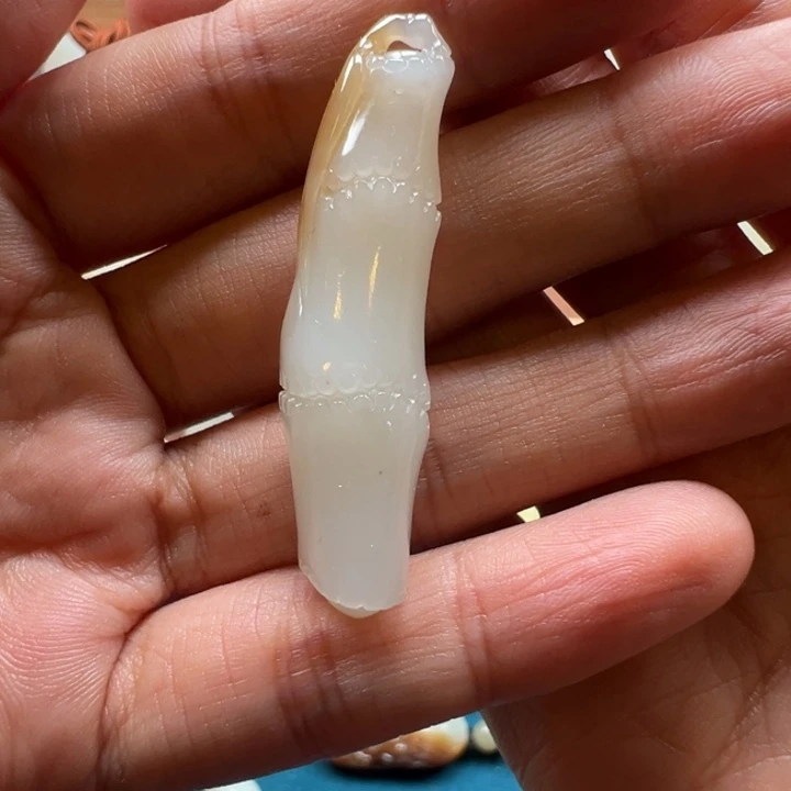 和田玉未镶嵌颈饰且末节节高