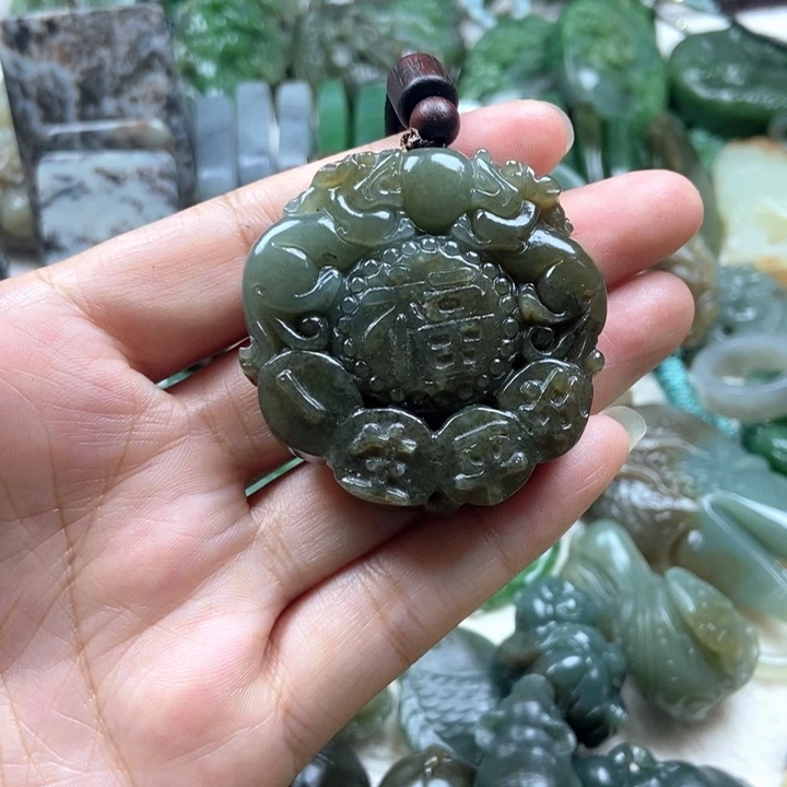 颈饰未镶嵌和田玉