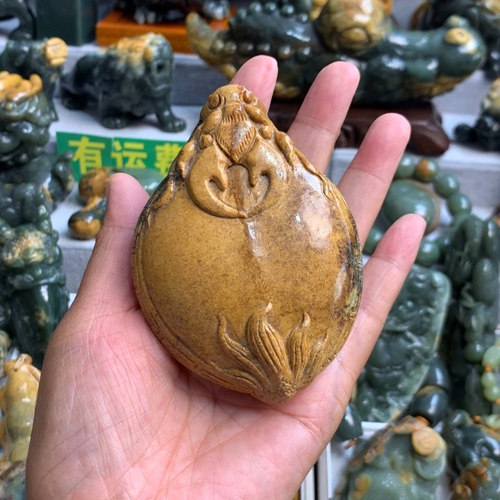 岫岩河磨玉（透闪石质玉）未镶嵌把件车*