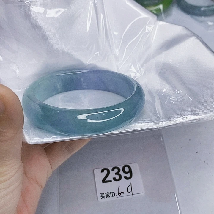 翡翠未镶嵌手镯一图一物实物为准（微瑕处理）