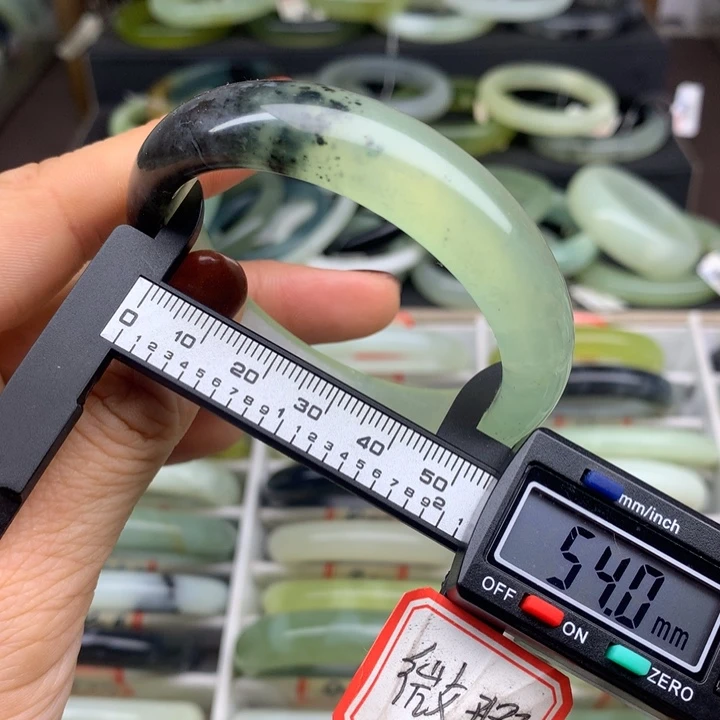 蛇纹石玉未镶嵌手镯939