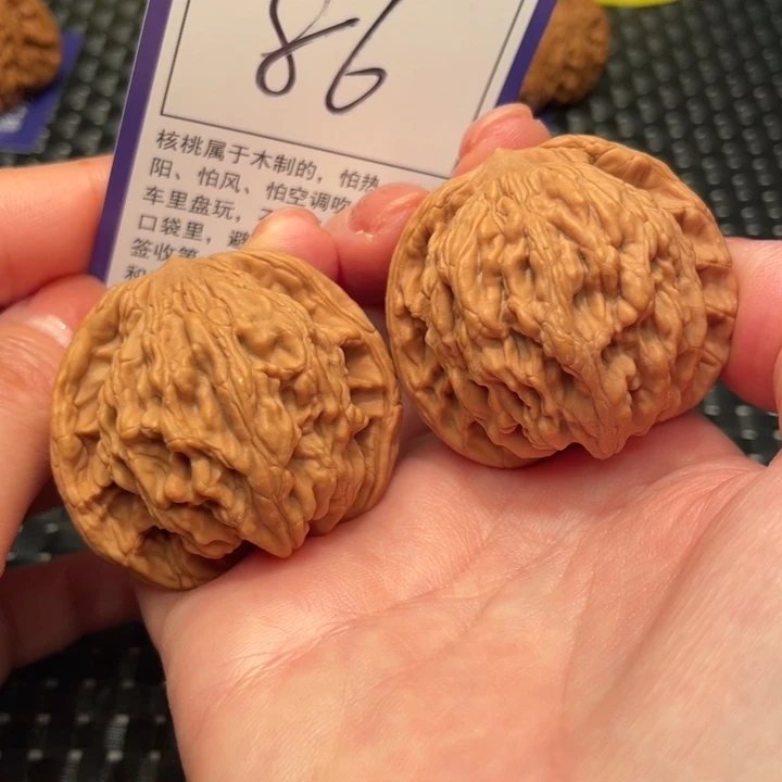 文玩核桃把件45虎头王86
