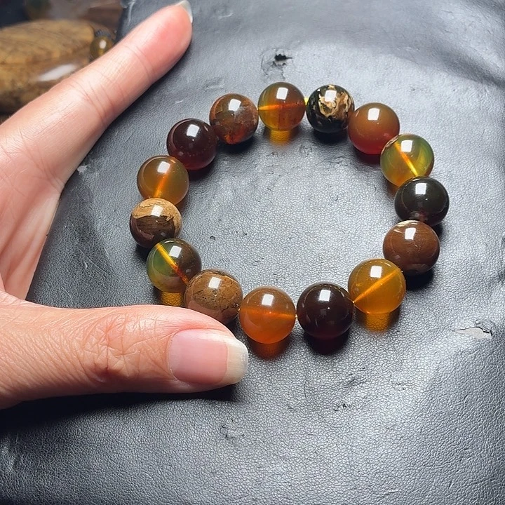 琥珀未镶嵌裸石14+60