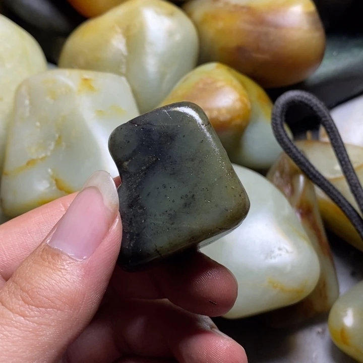 未镶嵌和田玉（糖玉）挂件