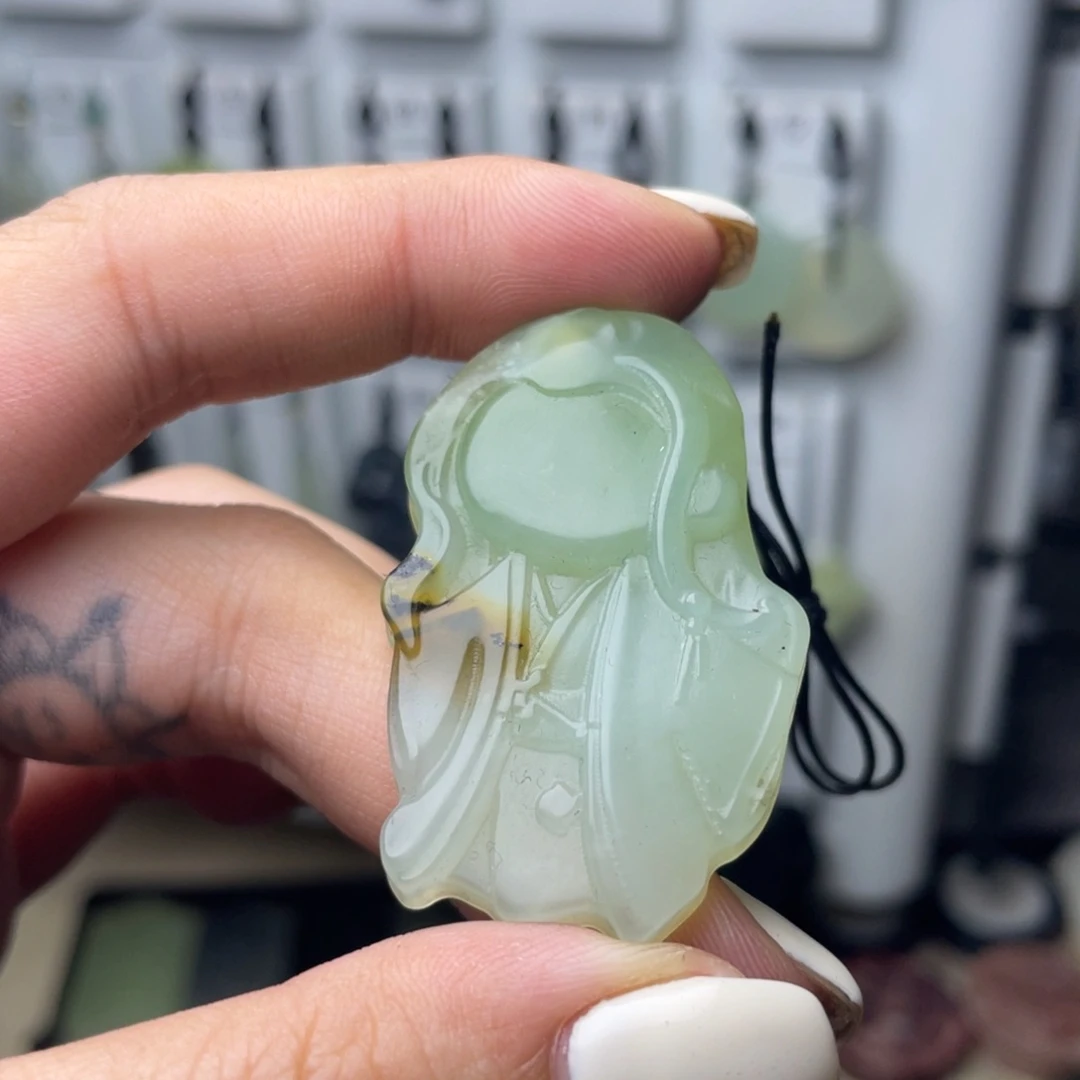 岫玉未镶嵌颈饰卡通