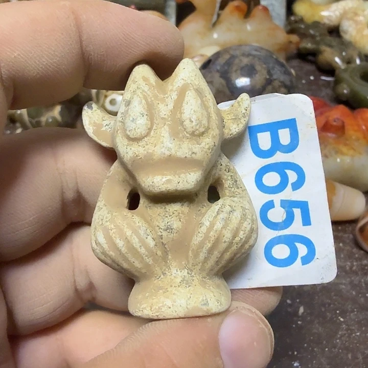 未镶嵌透闪石-蛇纹石玉颈饰
