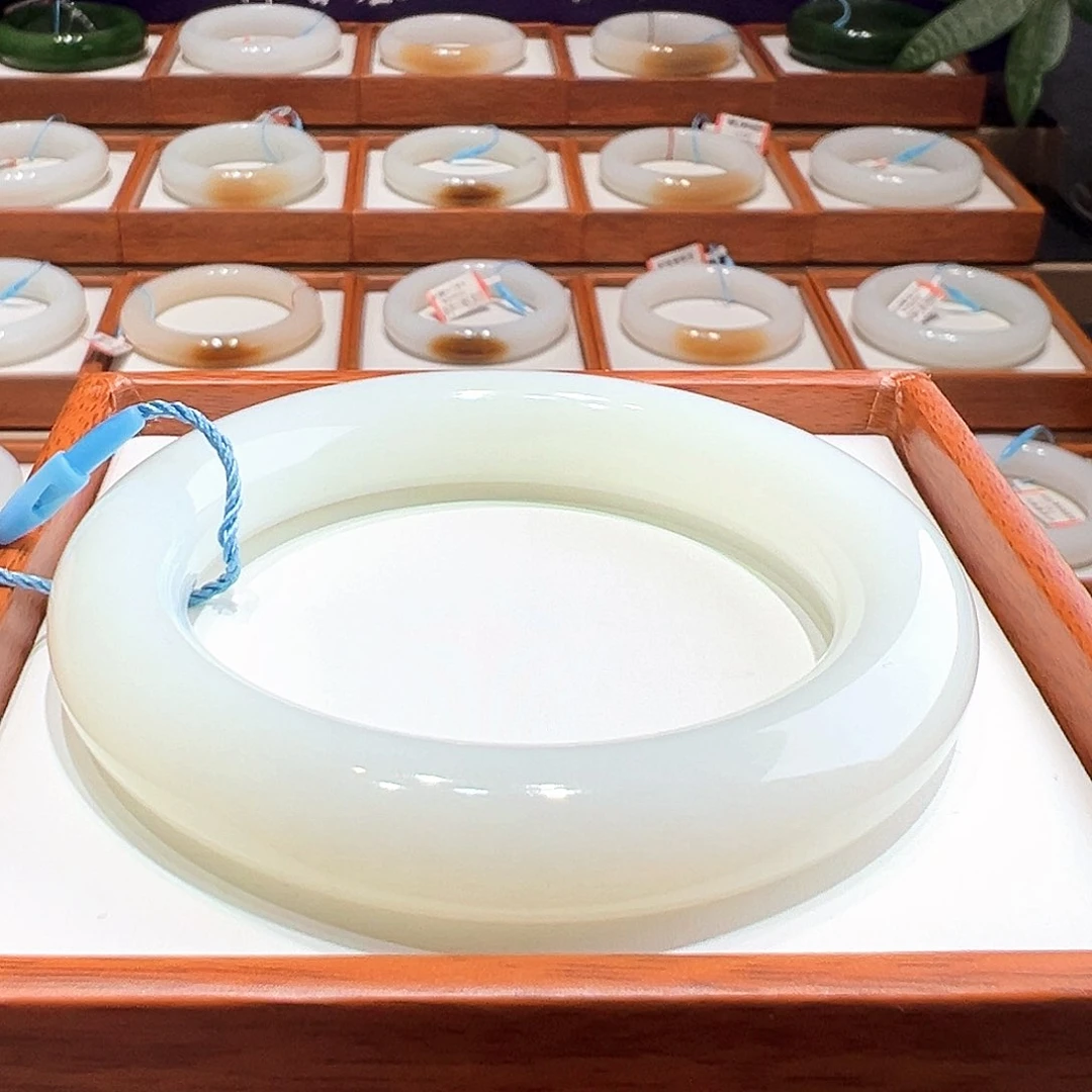 和田玉手镯5556未镶嵌