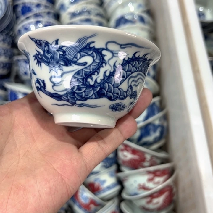 瓷片白青花铠甲龙压手杯全品