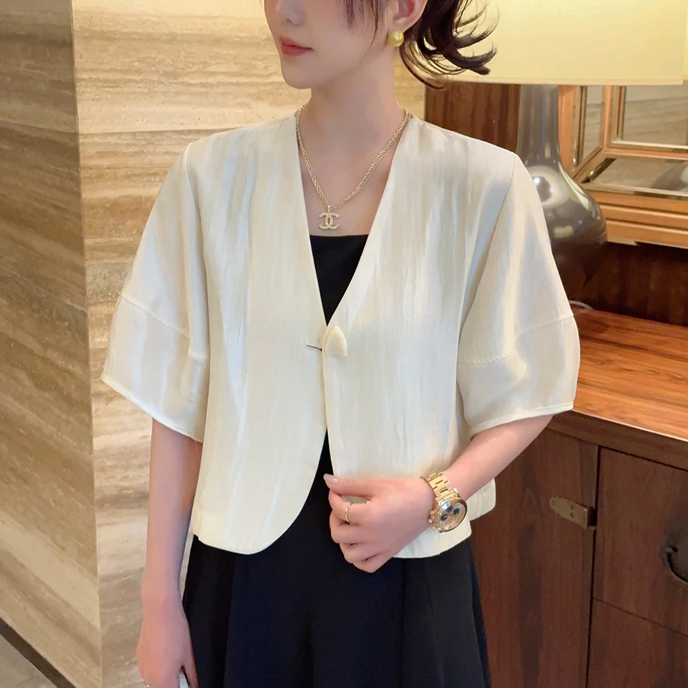 2025年爆款时尚大码春夏简约气质高级感休闲百搭短款宽松小外套女