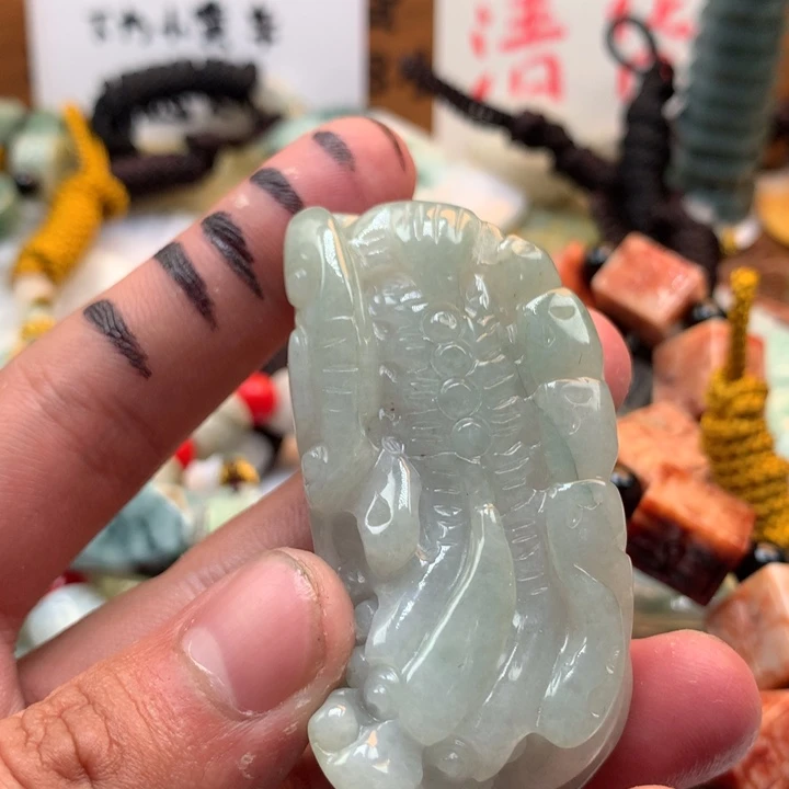 翡翠未镶嵌颈饰保真天然a货翡翠