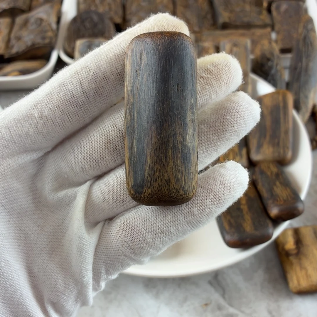 沉香沉香碎屑沉水浮无事牌9.8g