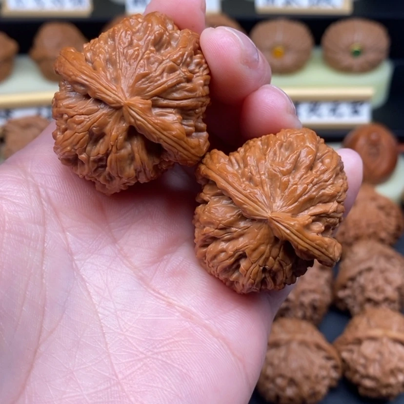 【闪购商品】文玩核桃吊坠子**牛白狮子