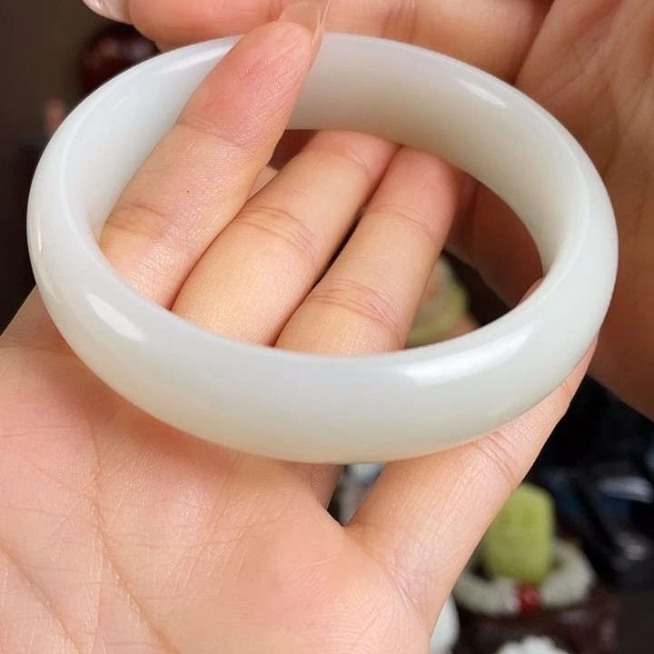 永***堂和田玉未镶嵌颈饰