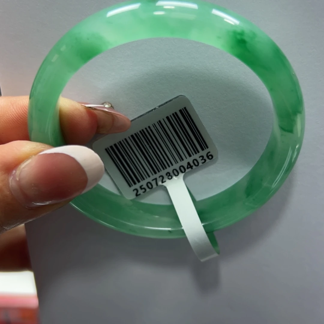 里***外石英质玉手镯未镶嵌