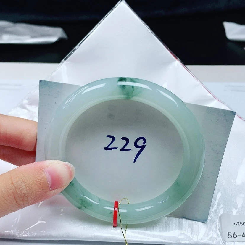 【闪购商品】翡翠手镯未镶嵌56圈