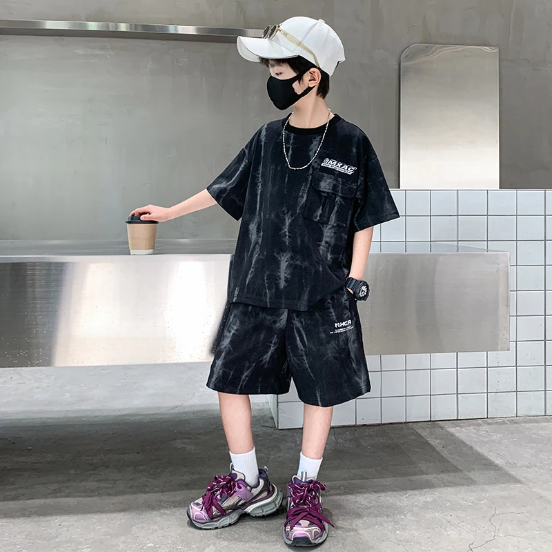 男童夏装套装2025新款夏款中大童夏季男孩黑色扎染t恤痞帅气夏款