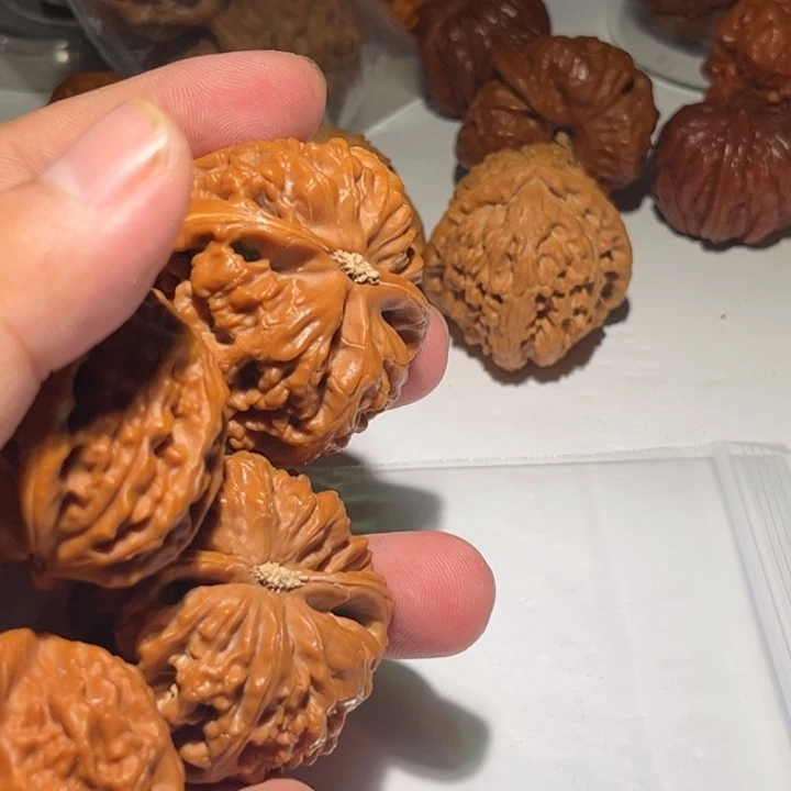 王***。文玩核桃吊坠狮子头核桃