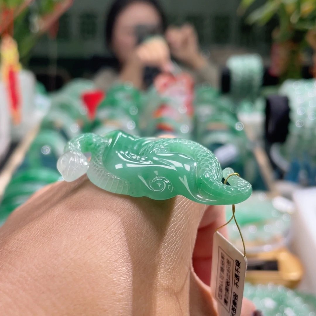 石英质玉颈饰未镶嵌
